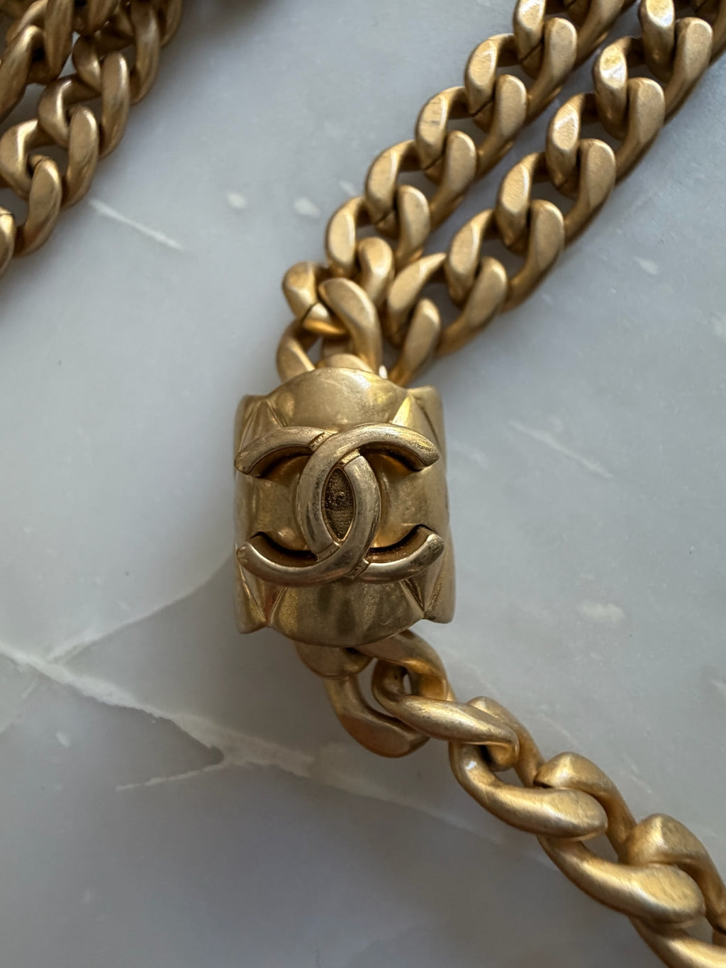 Chanel Vanity w/chain, black gold