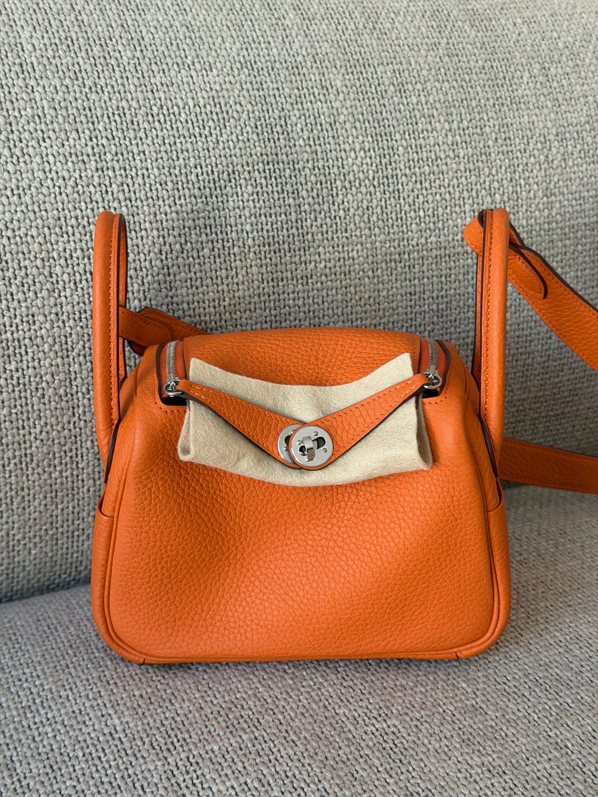 Hermes Taurillon Clemence Mini Lindy 20 Orange Minium